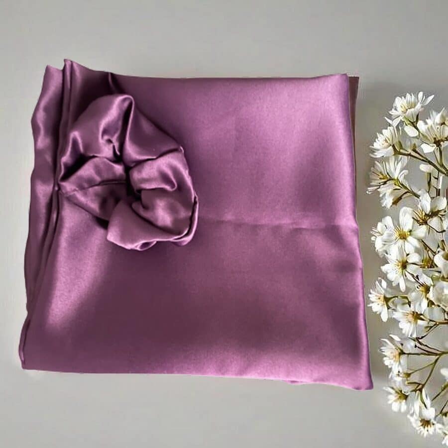 Taie d'oreiller en satin et chouchou violet