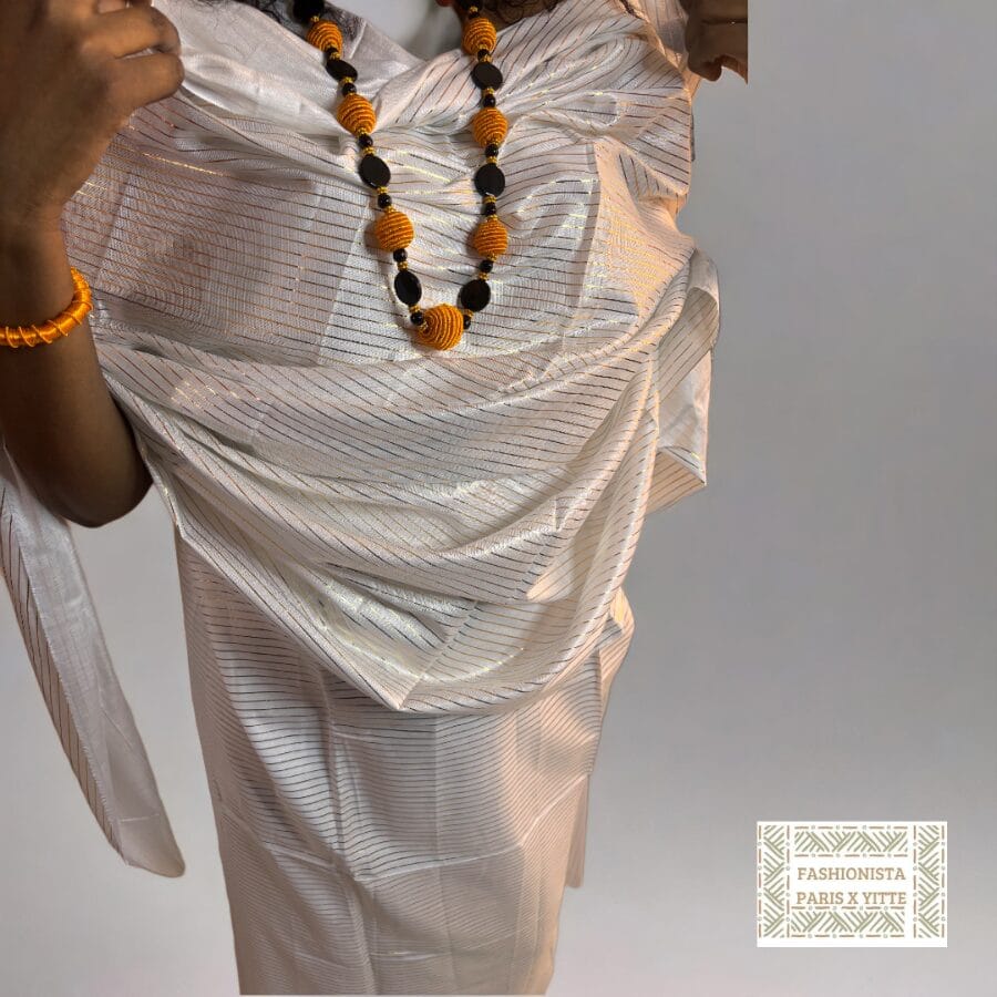 Melhfa blanche et dorée